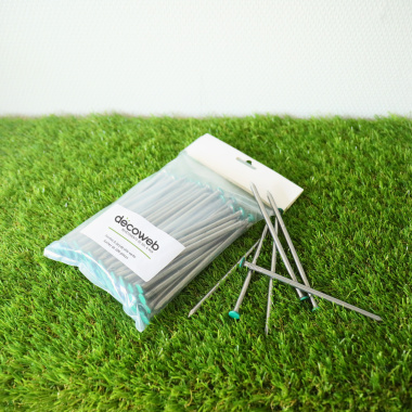Sac de 100 clous à tête verte pour fixer du gazon synthétique sur sol meuble