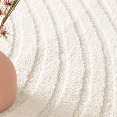 Détails du tapis Circle cercle crème avec ses reliefs en courbes concentriques et sa texture douce