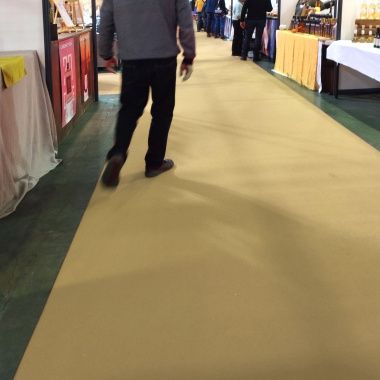 Moquette Stand Expo sable, moquette élégante pour salons professionnels