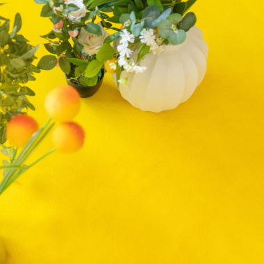 Moquette Stand Event - Jaune mettant en valeur une scénographie colorée et accueillante