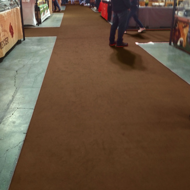 Moquette filmée Stand Event Noisette, revêtement de sol pour salons et expositions