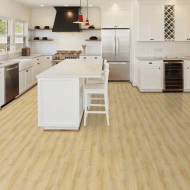 Vue du sol vinyle Tavel 50 - IPERFORM 370 dans une cuisine familiale lumineuse