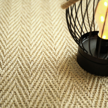 Tapis sur mesure Sisal Veracruz Chevron blanchi - vue de près