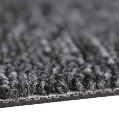 Détail du tissage et des nuances anthracite de la moquette