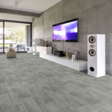 Sol Vinyle Textile Rénove - Imitation Carrelage industriel gris - Ambiance salon