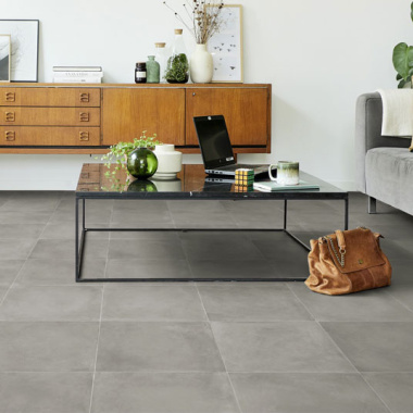 Sol PVC Sous Couche Textile - Carrelage aspect Béton - Gris - Salon