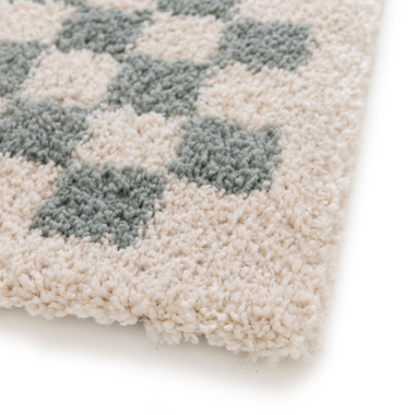 Texture moelleuse du tapis à mèches longues Colorama vert d’eau idéal pour marcher pieds nus