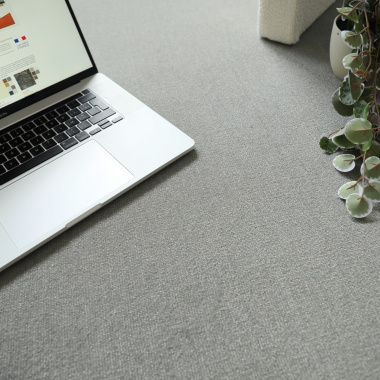 Aspect velours de la moquette Sylon gris acier en fibres nylon SDN