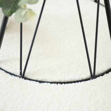 Tapis doux poils longs - Touch blanc crème - Galon Blanc coton - gros plan