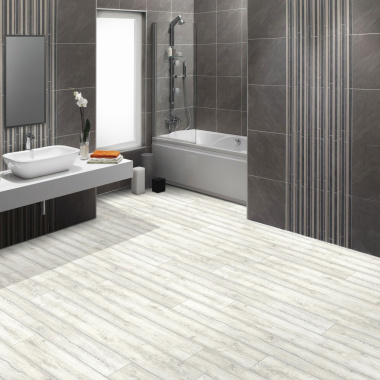 Salle de bain moderne avec sol vinyle Link Plus imitation parquet blanchi, surface brillante
