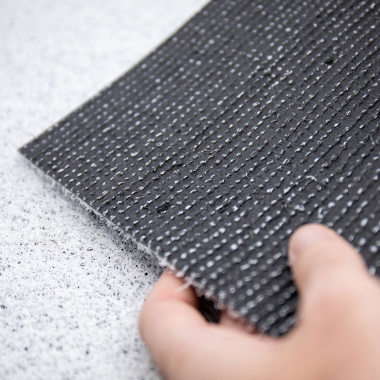 Détail du dos du gazon blanc 8 mm - modèle certifié GRS