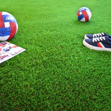 Gazon doux et dense Versailles - 40mm pour terrasses ou coins jeux extérieurs