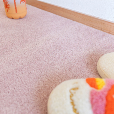 Tapis sur mesure ultra doux Kawaii - Rose poudré avec fibres résistantes adaptées aux usages résidentiels intensifs