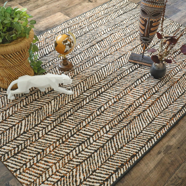 Tapis d'extérieur ou de salon - Motifs graphiques - Noir, crème et terracotta - Vue de loin