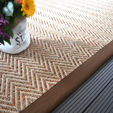 Tapis tissé plat - Chevron nature et finition marron