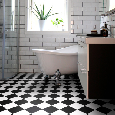 Tapis sur mesure Vinyle - Carrelage damier diagonal - Noir et blanc - salle de bain