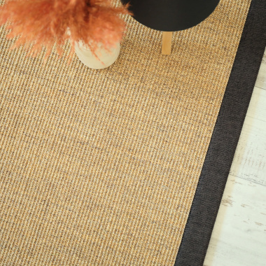 Tapis Sisal Yucatan chaume ganse brun chiné - vue de haut