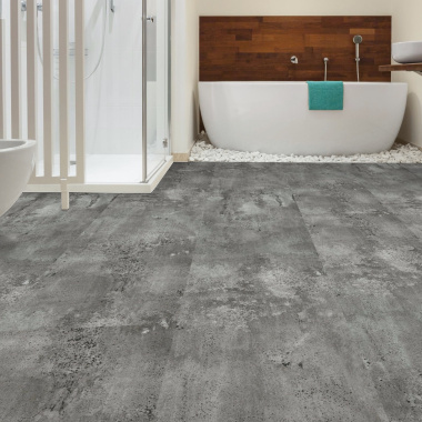 Salle de bain moderne avec dalle vinyle rigide Performance - Click à plat - Béton gris argenté