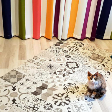 Tapis vinyle - Carreaux de ciment - Noir en pose mur à mur, déco vintage