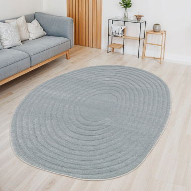 Tapis Circle - Cercle gris bleuté en forme ovale, installé dans un salon contemporain