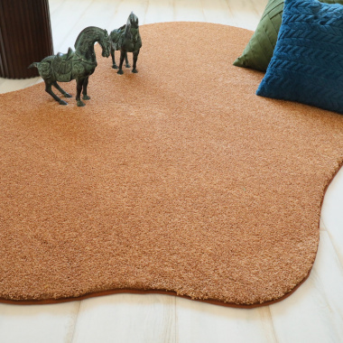 Tapis en matière recyclée de forme organique Re-life rouille terracotta - salon