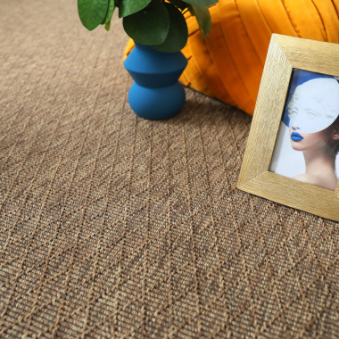 Moquette Tissé plat - Timika - Marron camel, ambiance déco moderne et chaleureuse