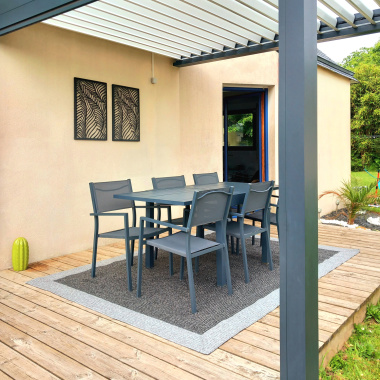 Tapis imitation fibres naturelles intérieur et extérieur Provence anthracite - terrasse