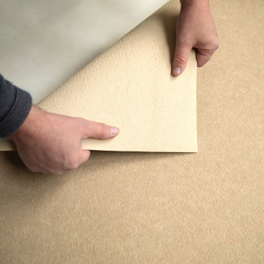 Détail envers de la moquette filmée Stand Event sable utilisée pour salons professionnels