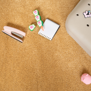 Tapis sur mesure ultra doux Kawaii - Ocre jaune avec fibres douces adaptées aux espaces de détente et de jeu