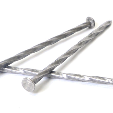 Zoom sur clous torsadés 140 mm pour gazon synthétique - Tête large 9 mm