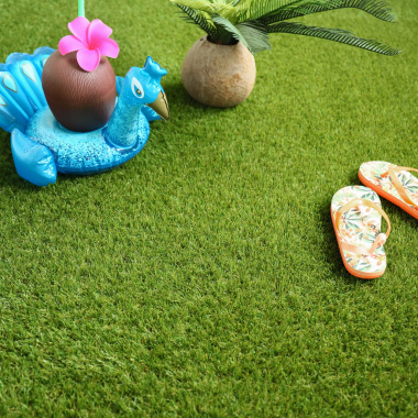 Gazon Spécial Piscine - 30mm avec décor estival : confort et résistance à l’eau