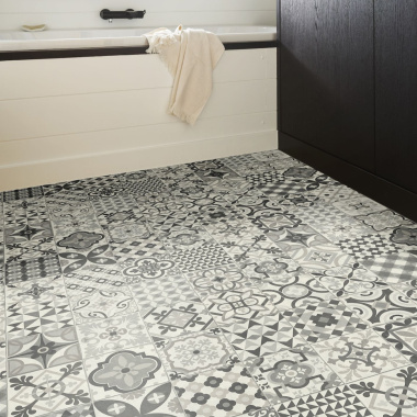Sol Vinyle Textile Relief 3D Carreaux de ciment Élise Monochrome dans salle de bain élégante