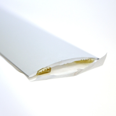 Barre de Seuil de porte Romus adhésif 93 cm - Couvre joint - Alu incolore - Demi bombé - Vue de près