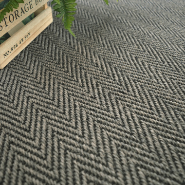 Tapis sur mesure Sisal Maya Chevron anthracite - gros plan