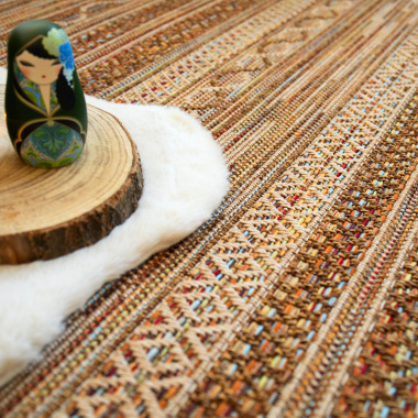 Motifs tissés de la moquette Aztlan tissé à plat – déco nature avec assiette et noix