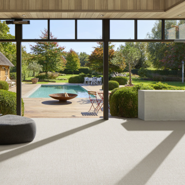 Tissé plat aspect coton - Pilates - Blanc fleur de coton - salon vue sur piscine