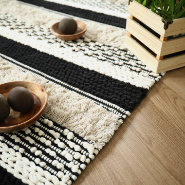 Tapis 100% coton - Niksen - Ligne beige et noir - vue de près