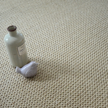 Tapis sur mesure Laine et Sisal Albury grosses boucles grège - vue de près