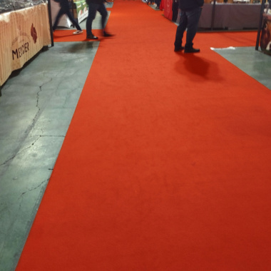 Moquette filmée orange sanguineStand Event, finition soignée pour sols d’exposition ou d’événement
