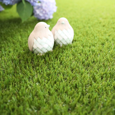 Zoom sur le tapis en gazon synthétique Villandry, doux, dense et toujours vert