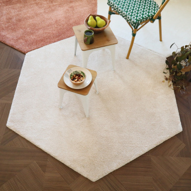 Tapis de salon design hexagonal Touch - Beige clair - vue de loin