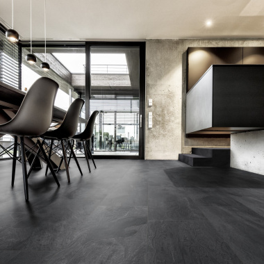 Dalle de sol stratifié compatible cuisine salle de bain - Pierre Gris Manganèse - Salle à manger