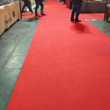 Moquette Orotex Revexpo rouge, sol textile élégant pour stand d’exposition