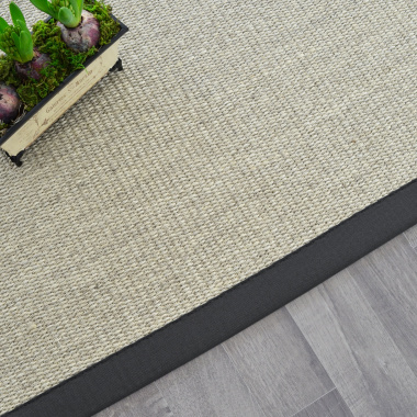 Tapis Sisal Quintana blanchi ganse coton noire - vue du dessus