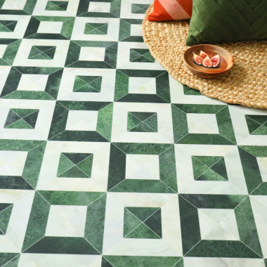 Tapis Vinyle éco-conçu sur mesure blanc et vert, au motif losanges de marbre