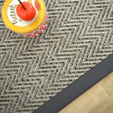 Tapis tissé plat Java Chevron silver ganse coton noir - Tranche vue de haut