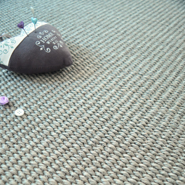 Tapis Sisal Quintana gris ganse coton vert de gris - vue de près