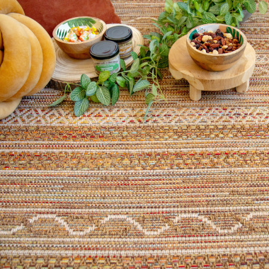 Tapis sur mesure Aztlan nature multicolor pour intérieur ou extérieur avec motif graphique ethnique