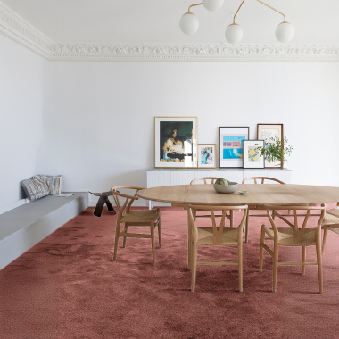 Tapis sur mesure Lumicolor couleur chaleureuse rose ancien, confectionné dans nos ateliers en France