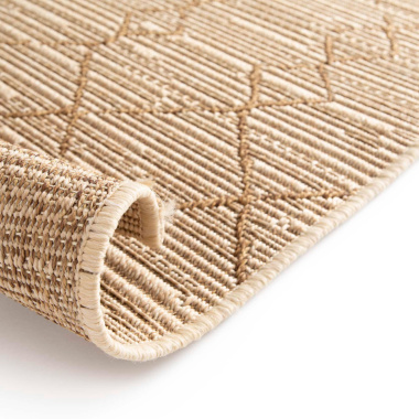 Détail du bord du tapis Scandinave marron cuivré, finition soignée et tissage épais